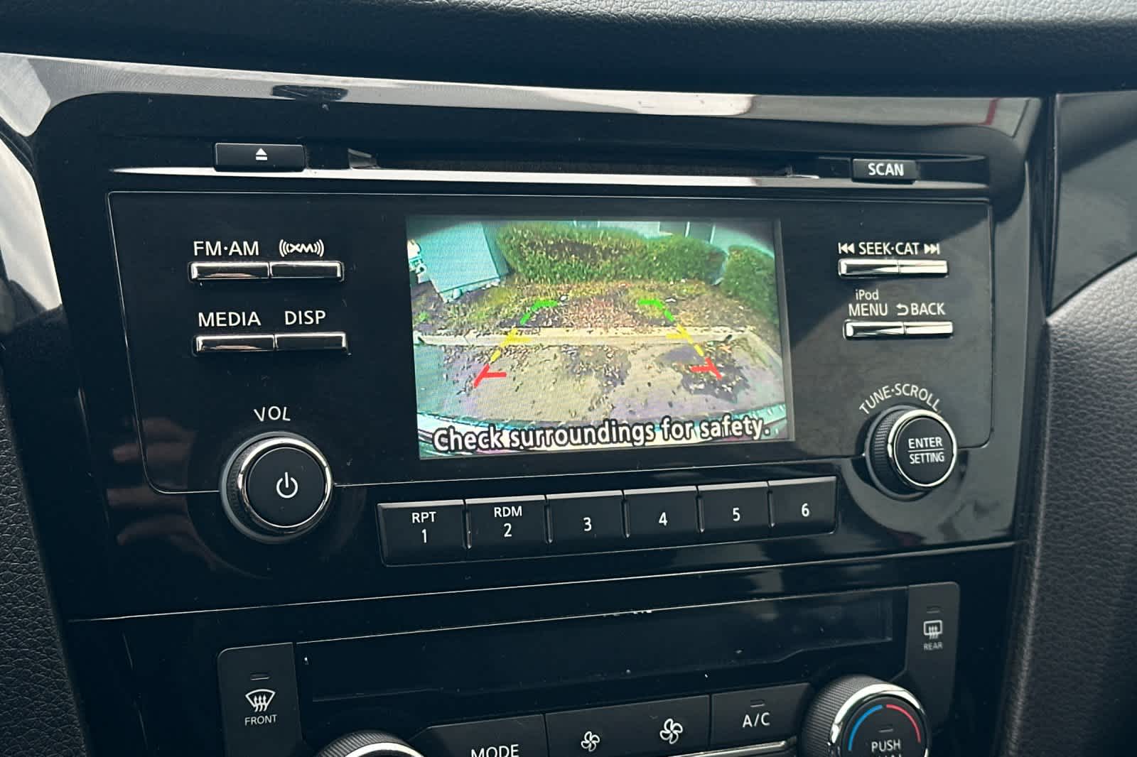 Thumbnail: 2018 Nissan Rogue Sport - 21