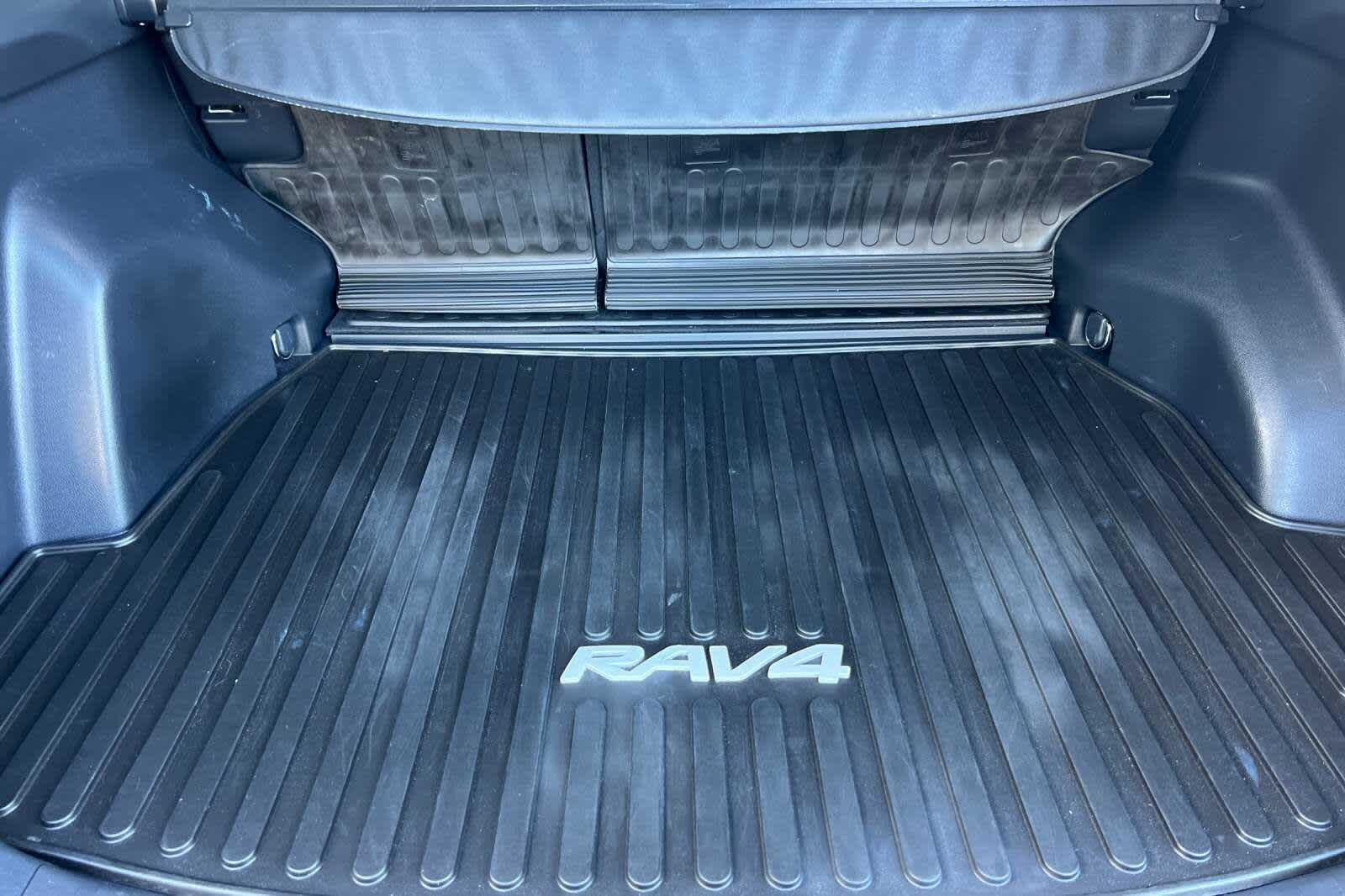 Thumbnail: 2023 Toyota RAV4 - 16