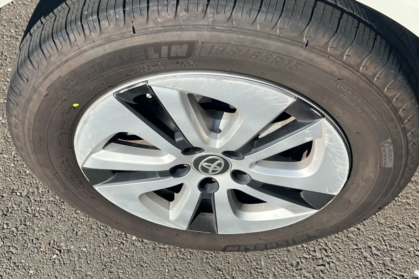 Thumbnail: 2016 Toyota Prius - 17