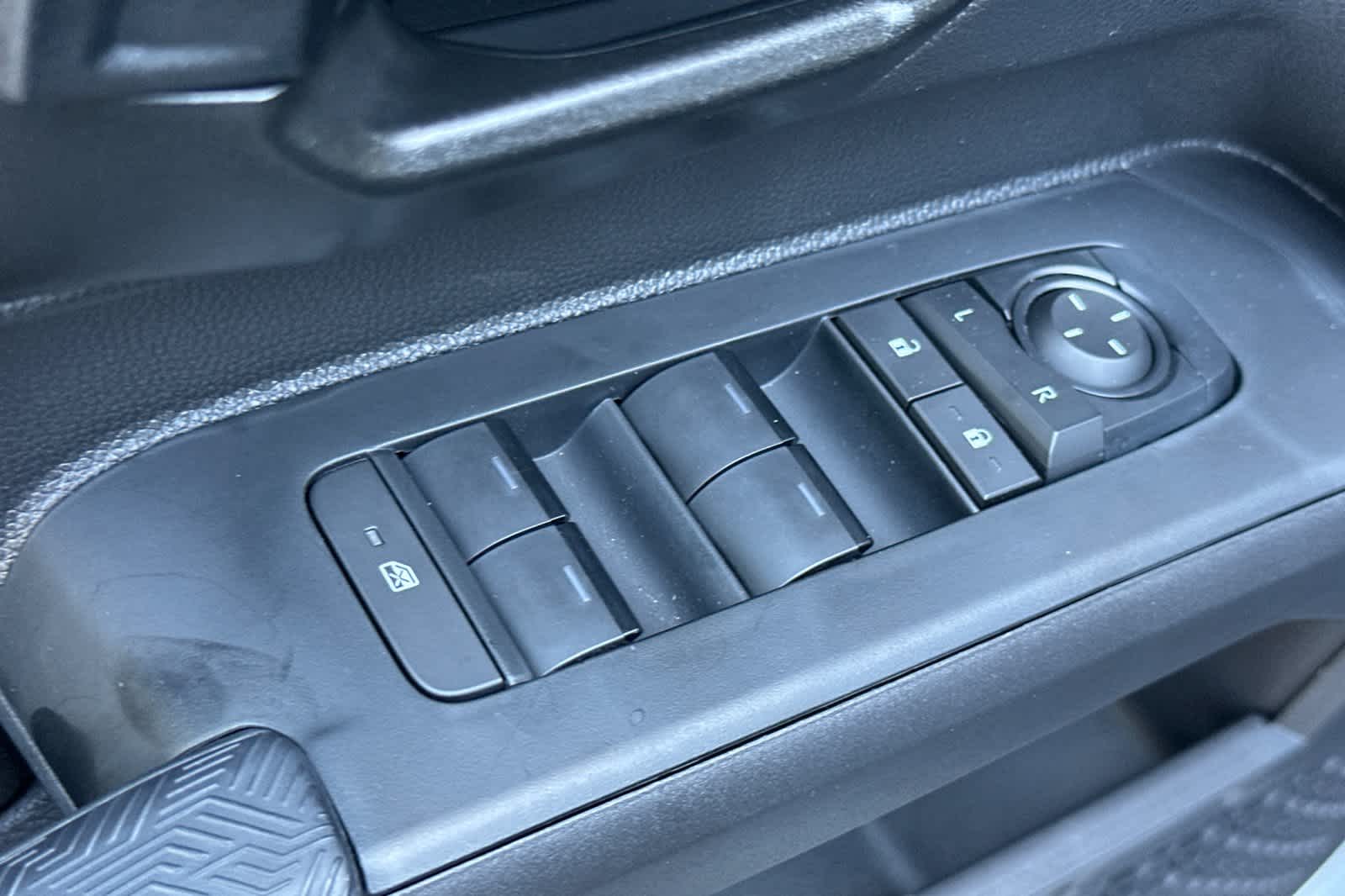 2025 Toyota Tacoma SR 13
