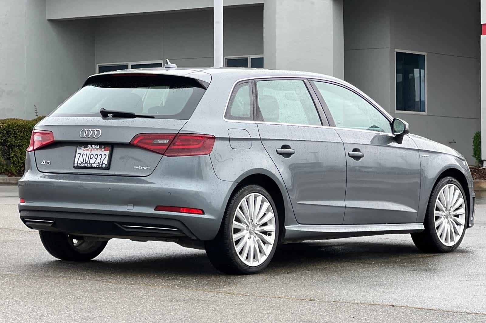Thumbnail: 2016 Audi A3 e-tron - 2