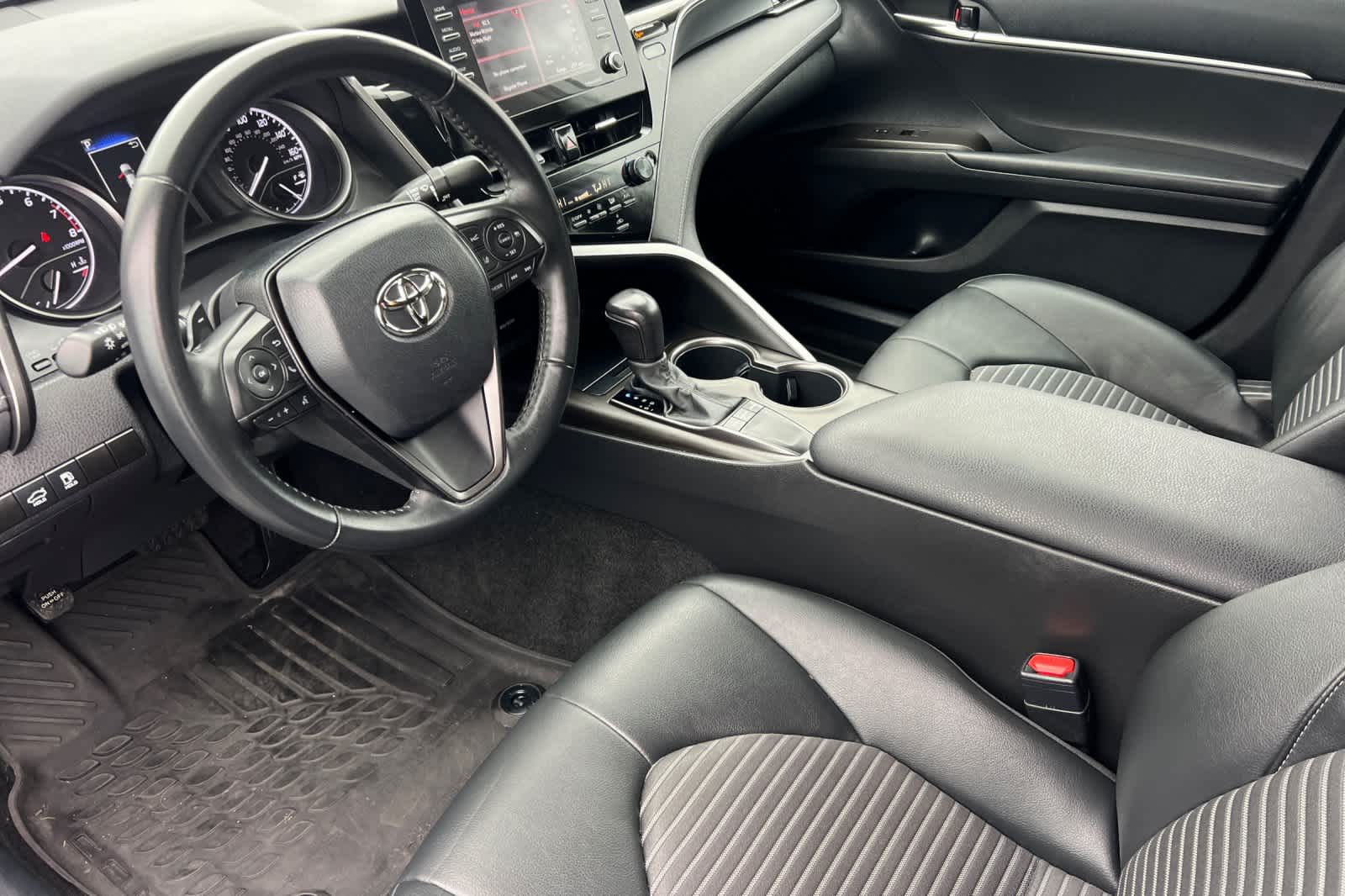 Thumbnail: 2022 Toyota Camry - 11