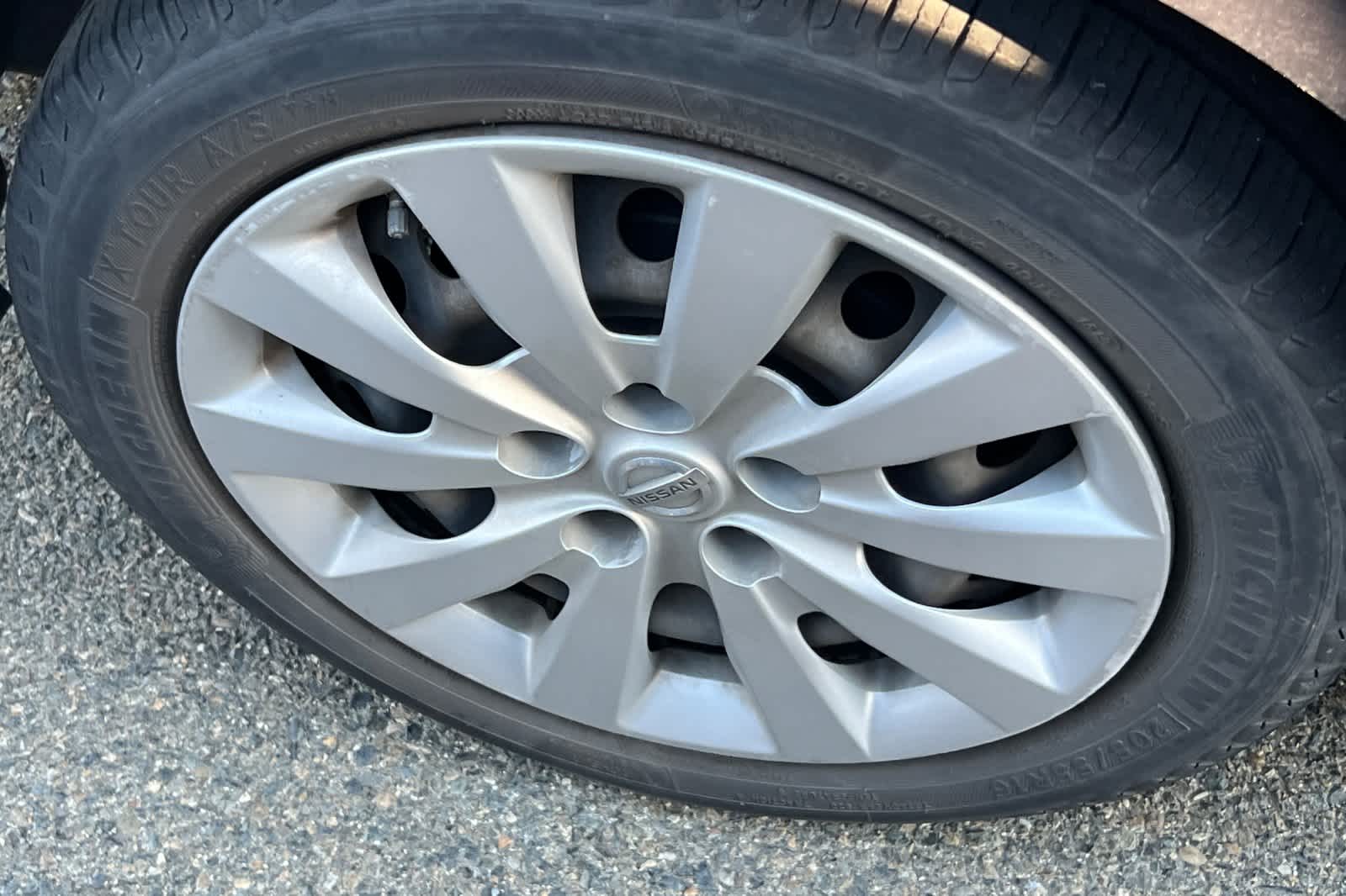 Thumbnail: 2015 Nissan Sentra - 17