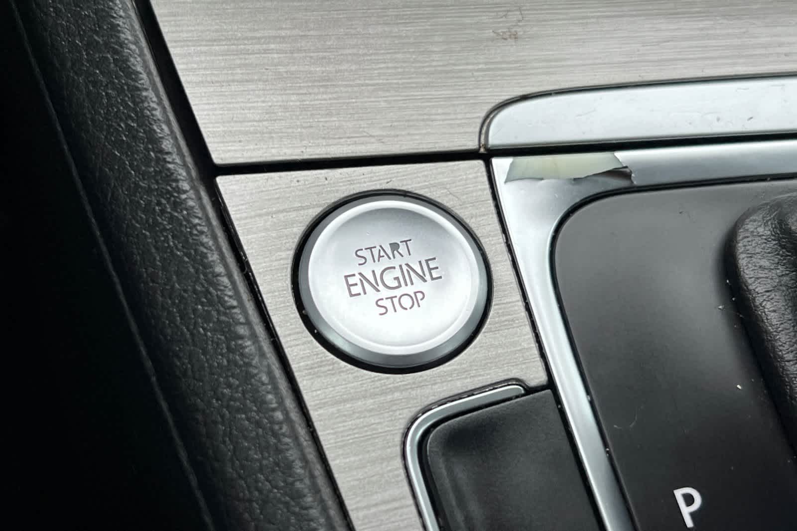 Thumbnail: 2017 Volkswagen Golf - 24