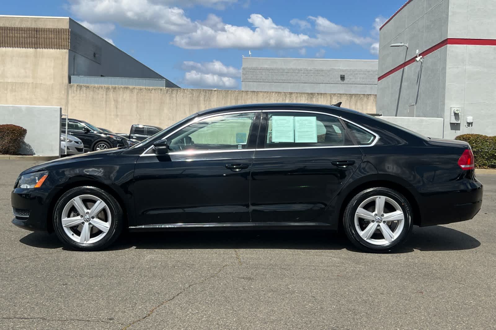 Thumbnail: 2013 Volkswagen Passat - 9