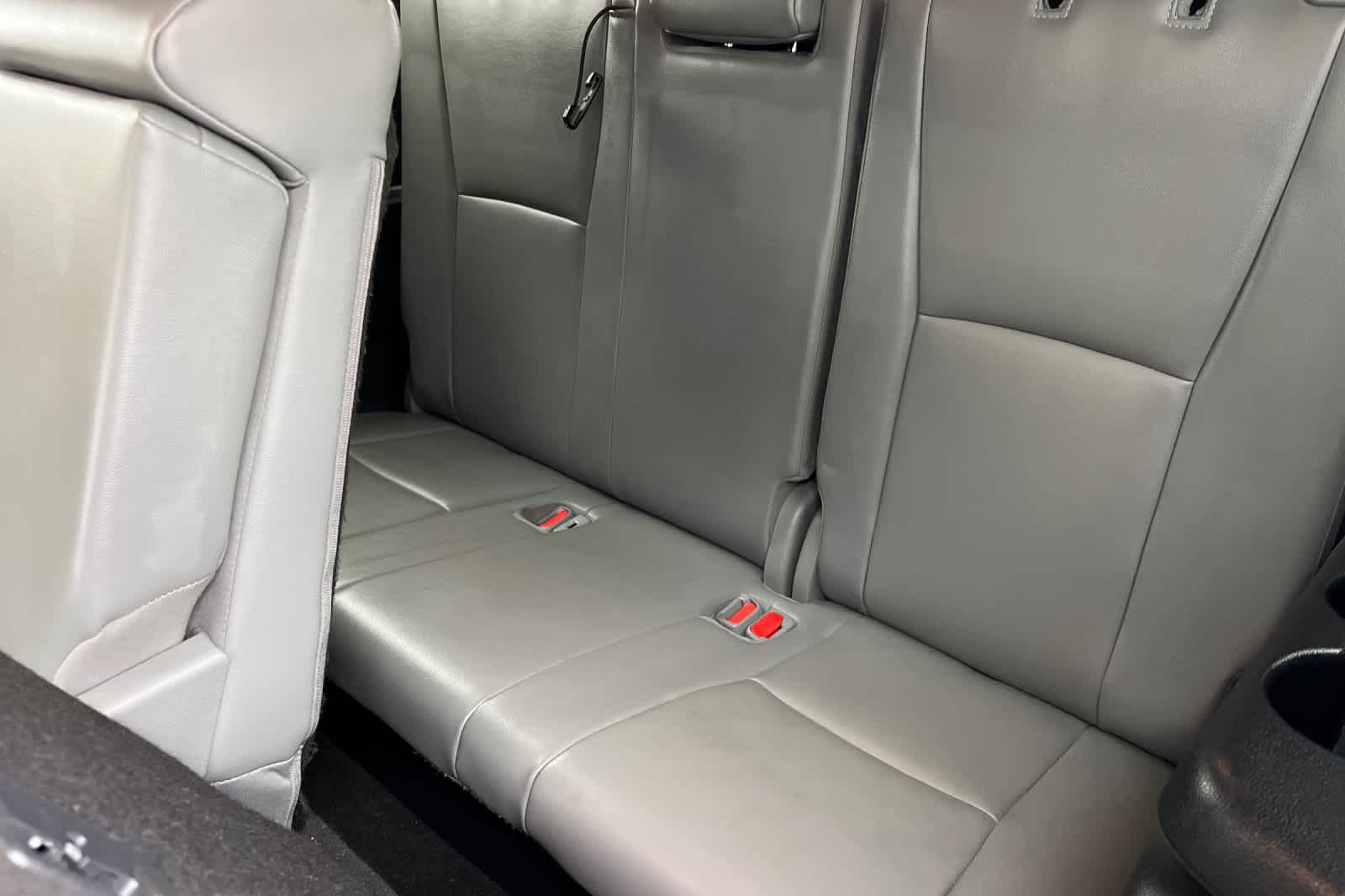 Thumbnail: 2023 Toyota Highlander - 16