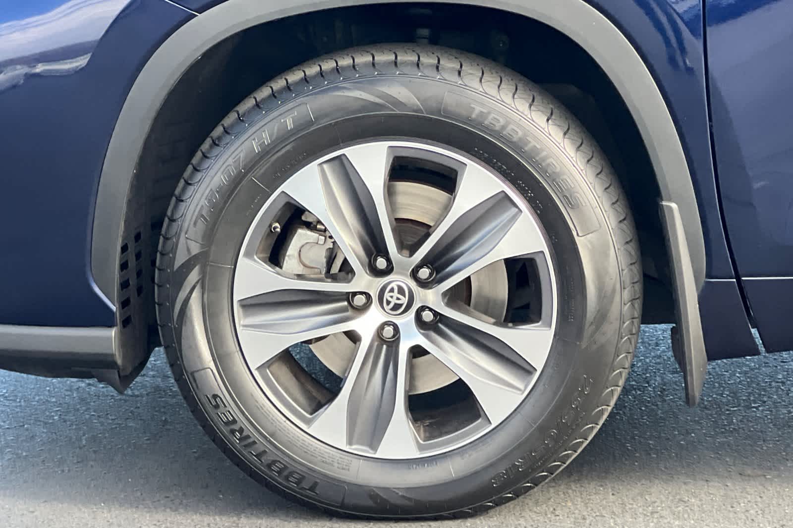 Thumbnail: 2022 Toyota Highlander - 27