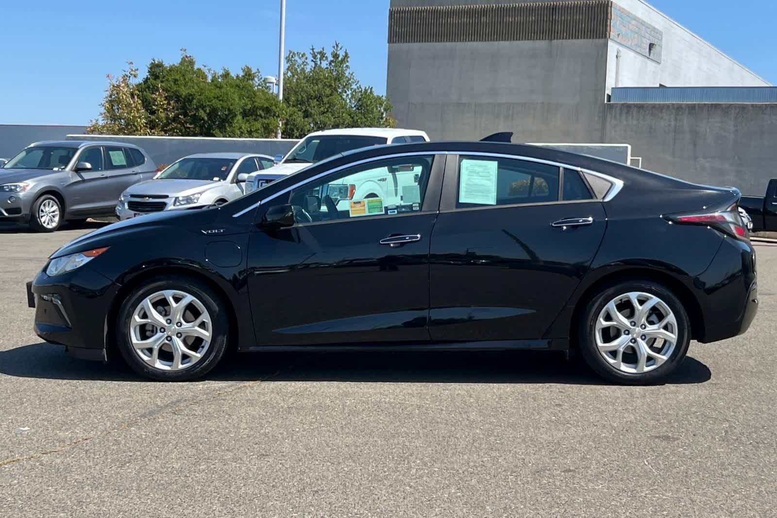 Thumbnail: 2017 Chevrolet Volt - 9