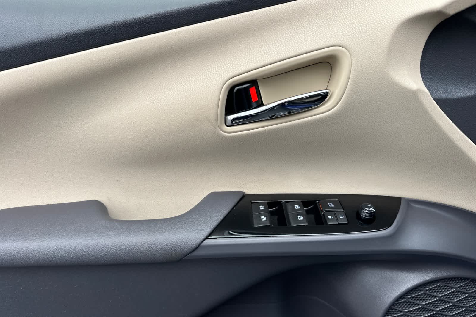 Thumbnail: 2016 Toyota Prius - 12