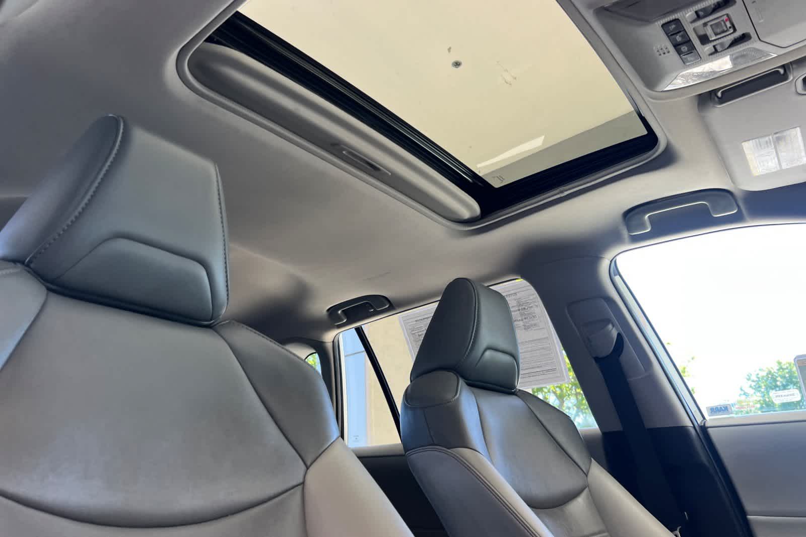 Thumbnail: 2019 Toyota RAV4 - 18