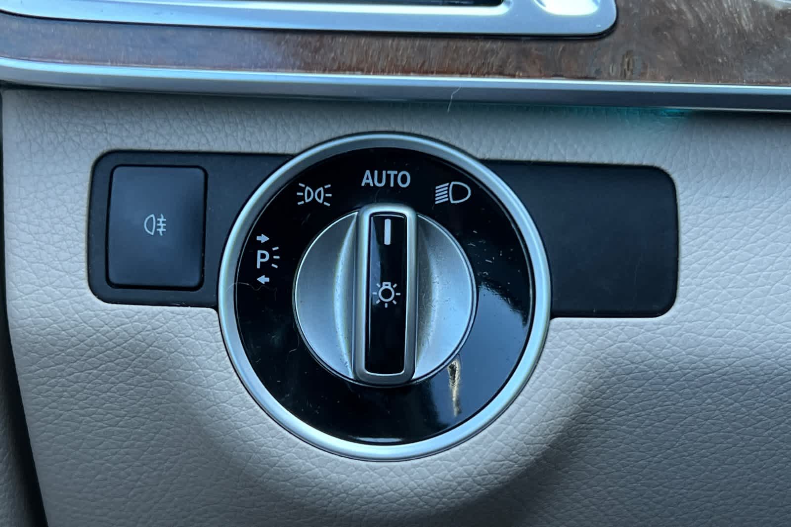 Thumbnail: 2014 Mercedes-Benz E-Class - 31