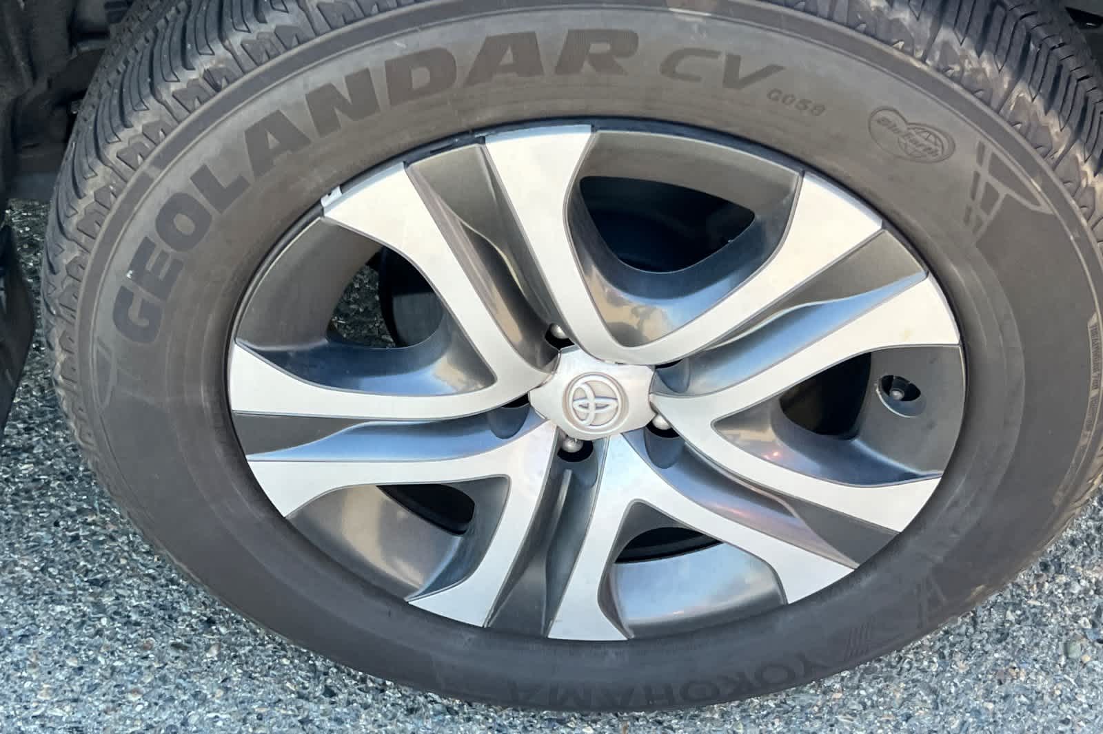 Thumbnail: 2017 Toyota RAV4 - 22