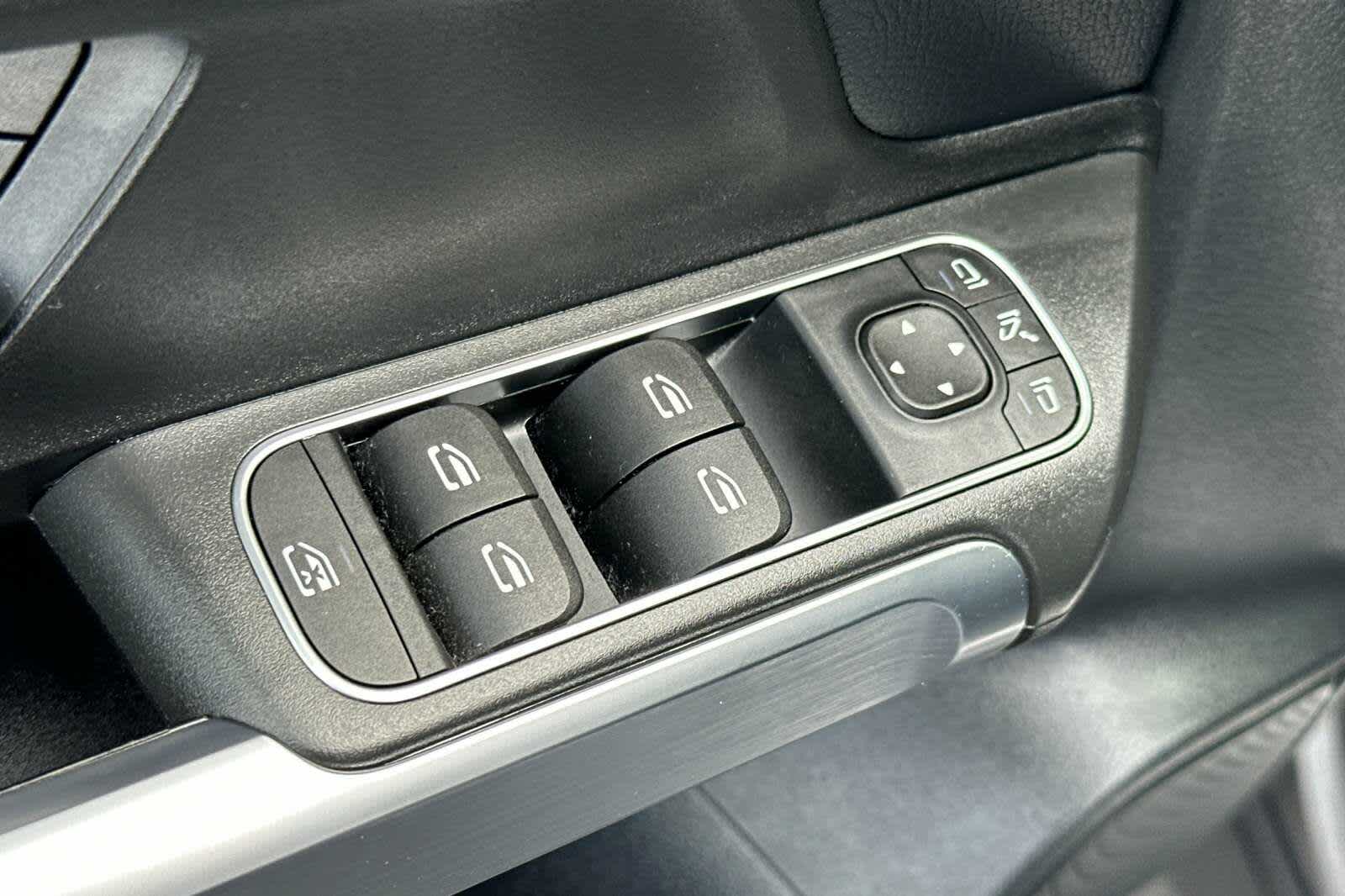 Thumbnail: 2021 Mercedes-Benz GLB - 13