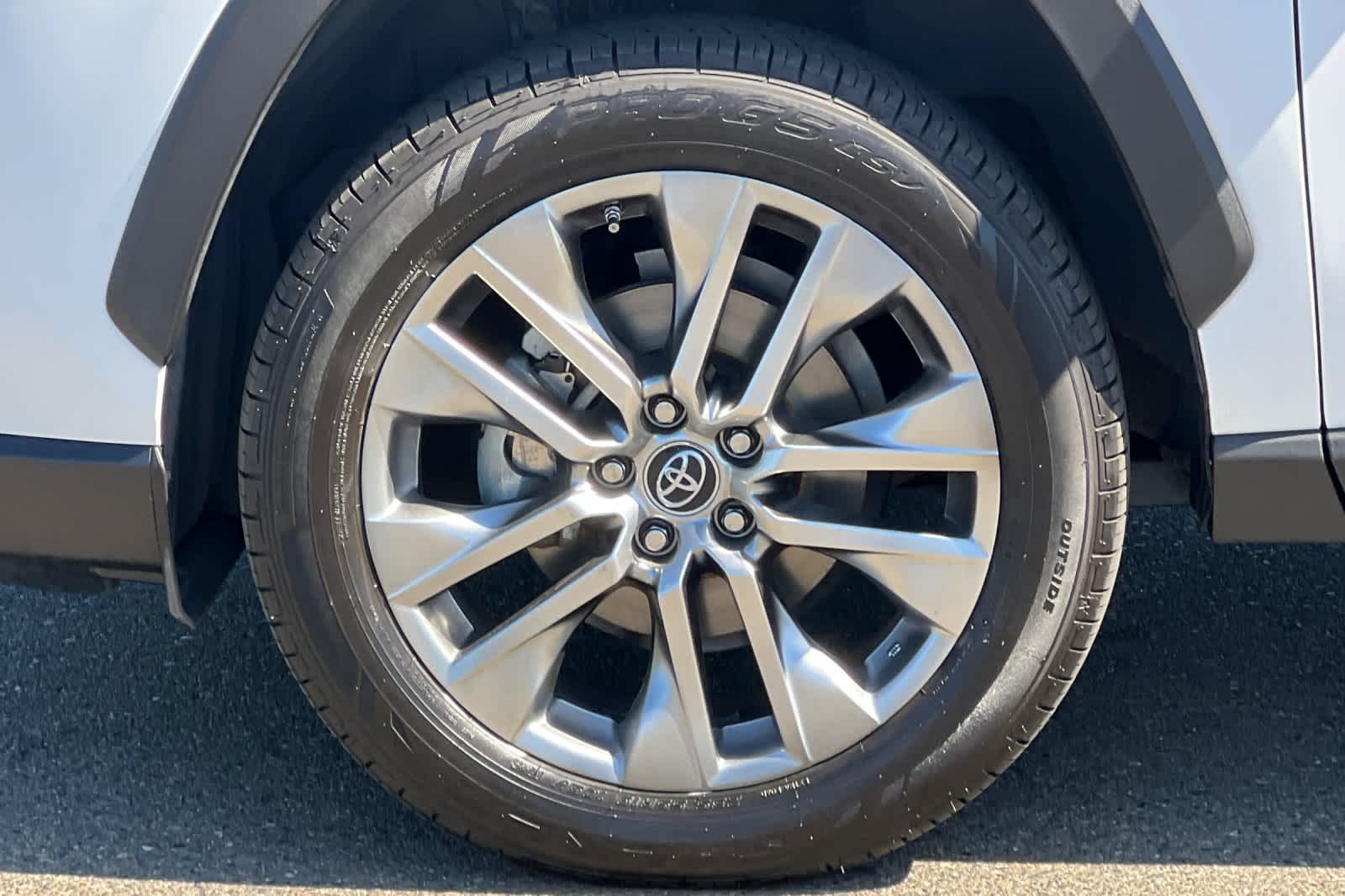 Thumbnail: 2019 Toyota RAV4 - 32