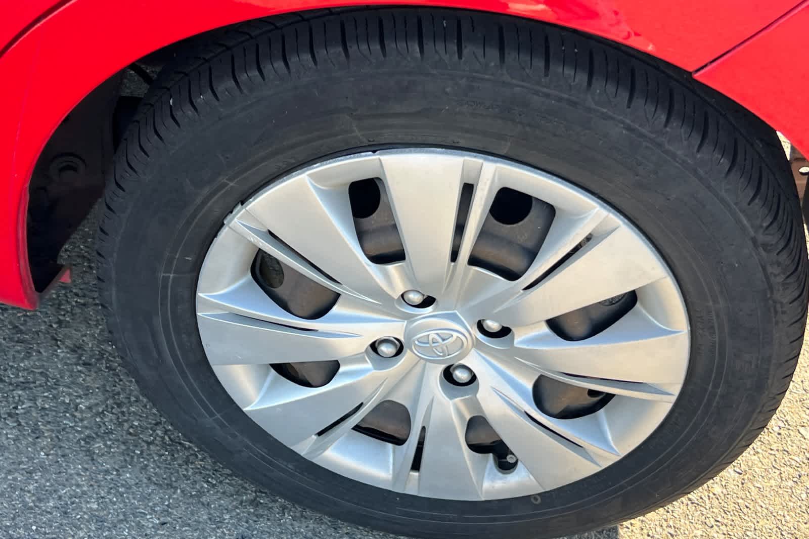 Thumbnail: 2014 Toyota Yaris - 17