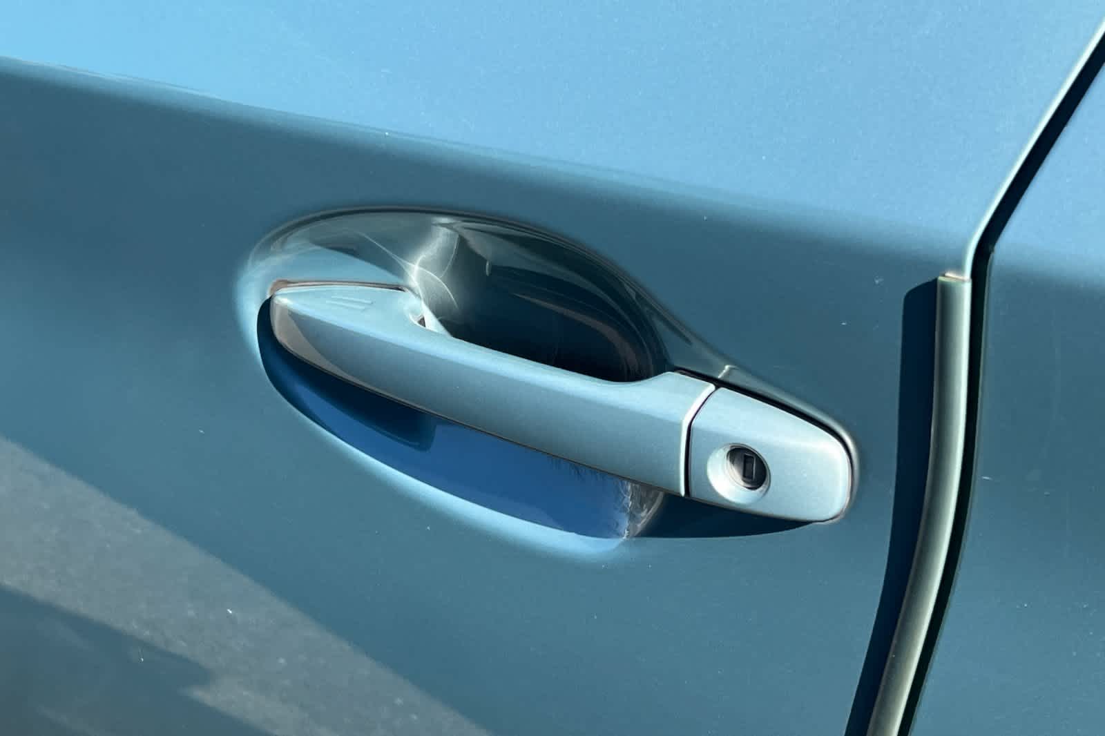 Thumbnail: 2015 Toyota Prius - 7