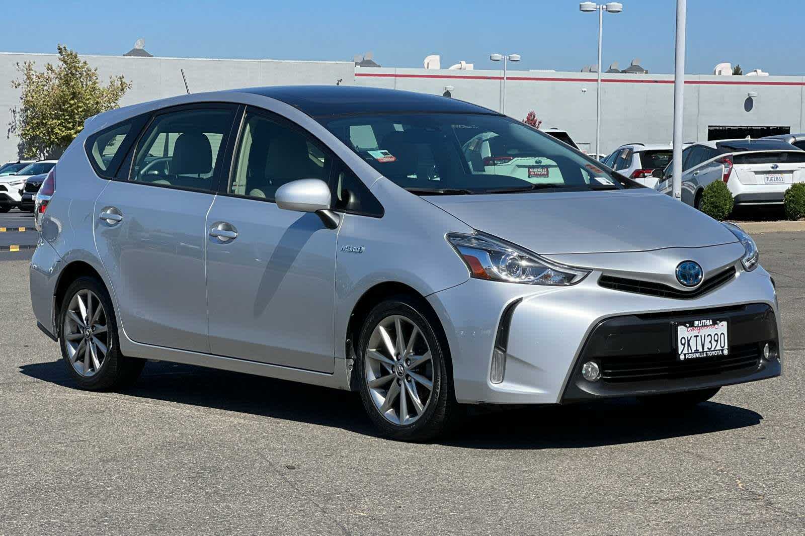 2017 Toyota Prius v Five 5