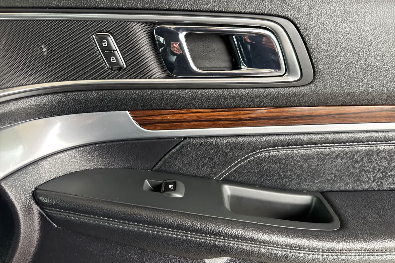 Thumbnail: 2019 Ford Explorer - 18