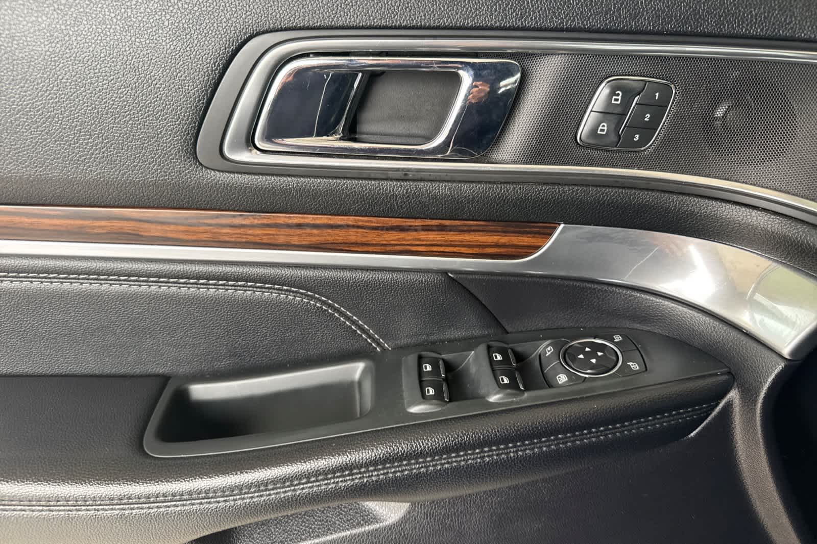 Thumbnail: 2019 Ford Explorer - 12