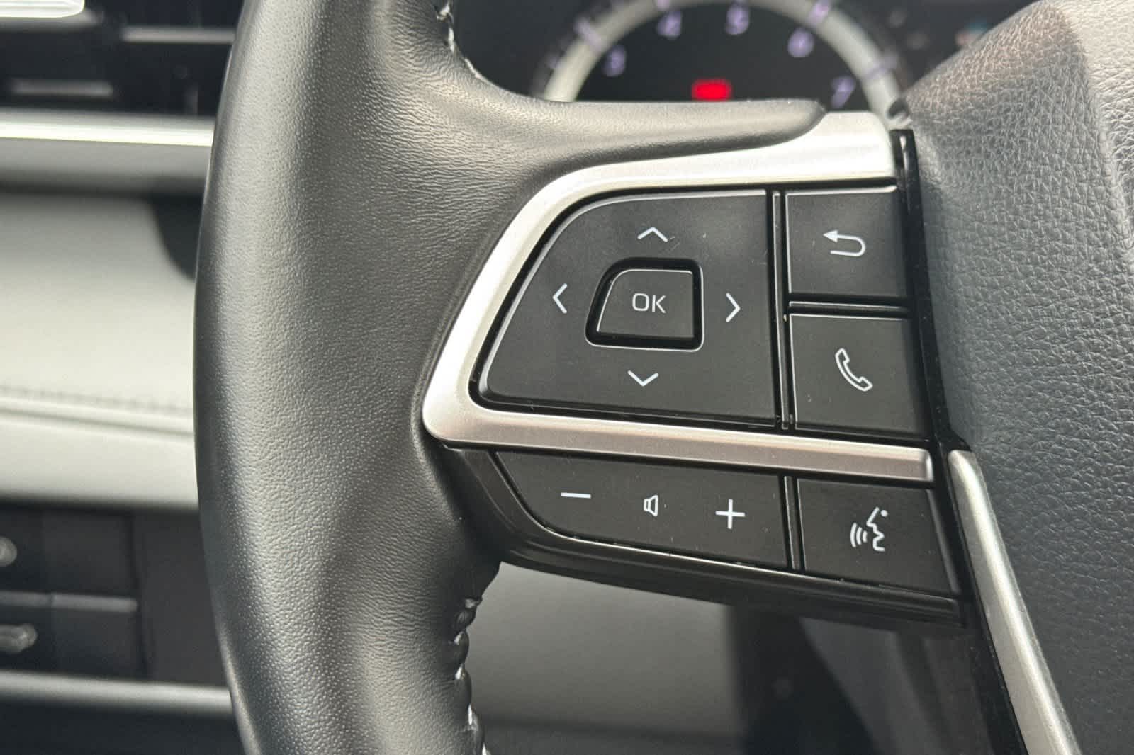 Thumbnail: 2022 Toyota Highlander - 28