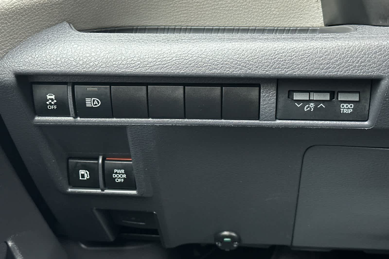 Thumbnail: 2022 Toyota Sienna - 31