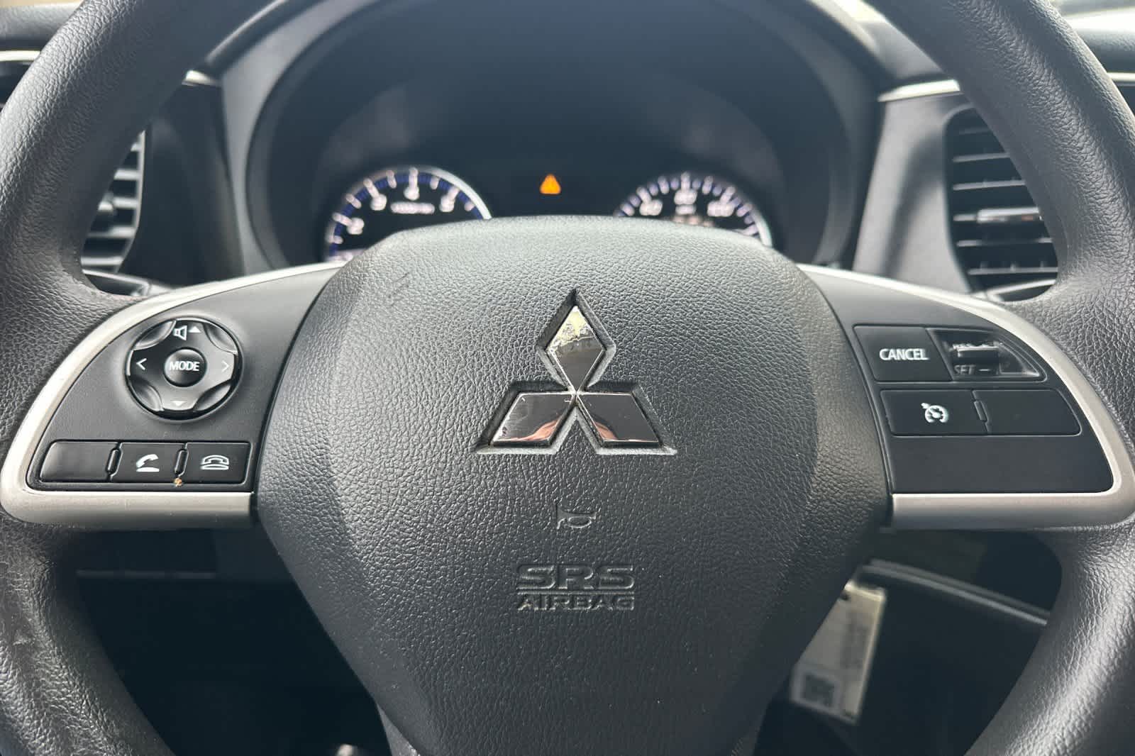 Thumbnail: 2019 Mitsubishi Outlander - 25