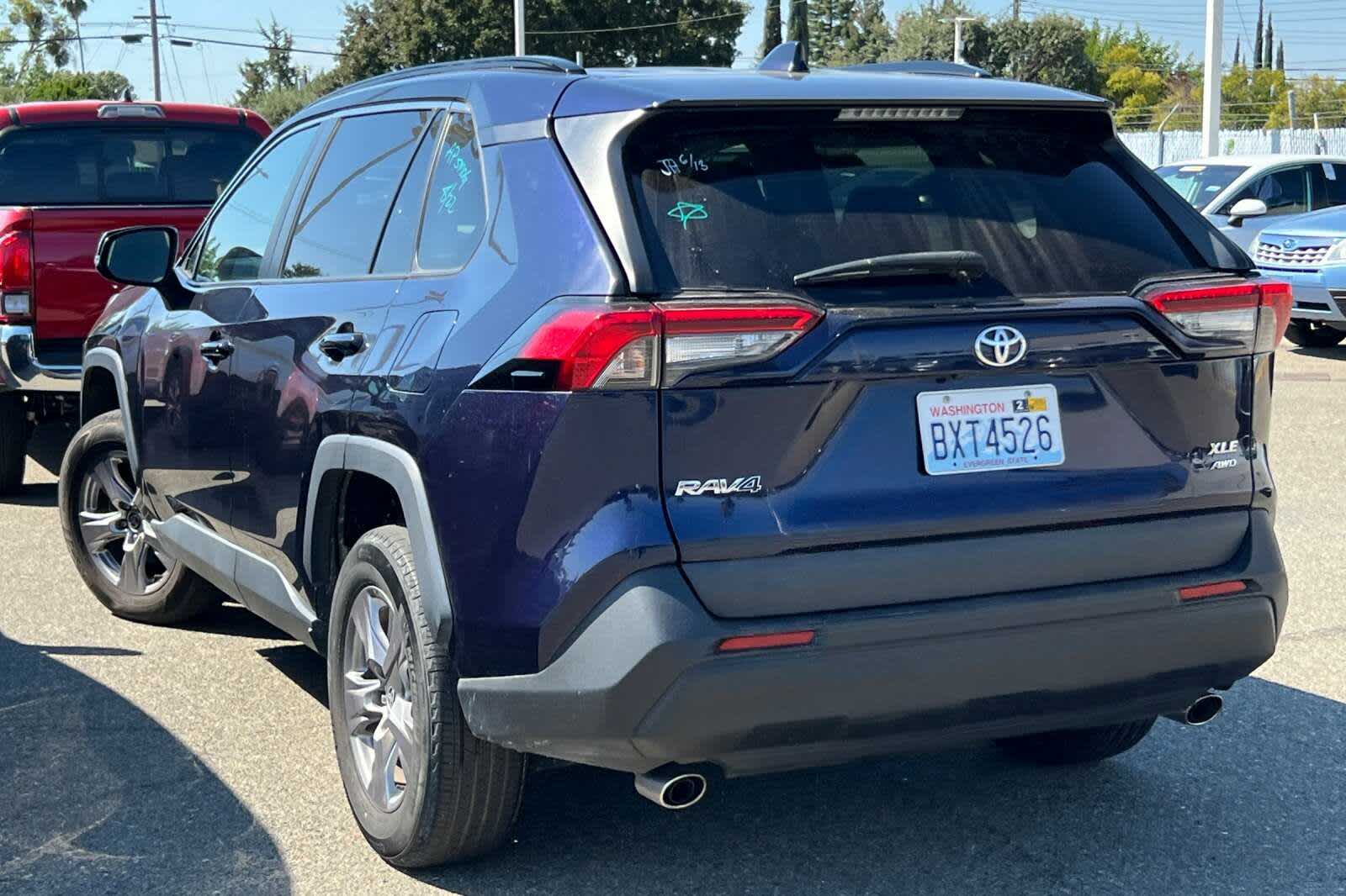 Thumbnail: 2022 Toyota RAV4 - 4