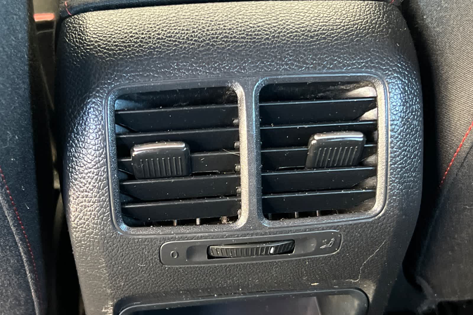 Thumbnail: 2012 Volkswagen Golf - 14