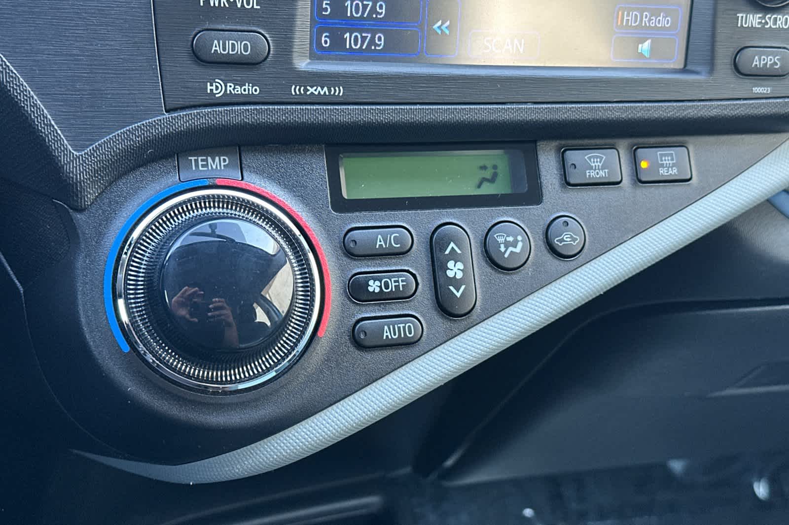 Thumbnail: 2012 Toyota Prius c - 20