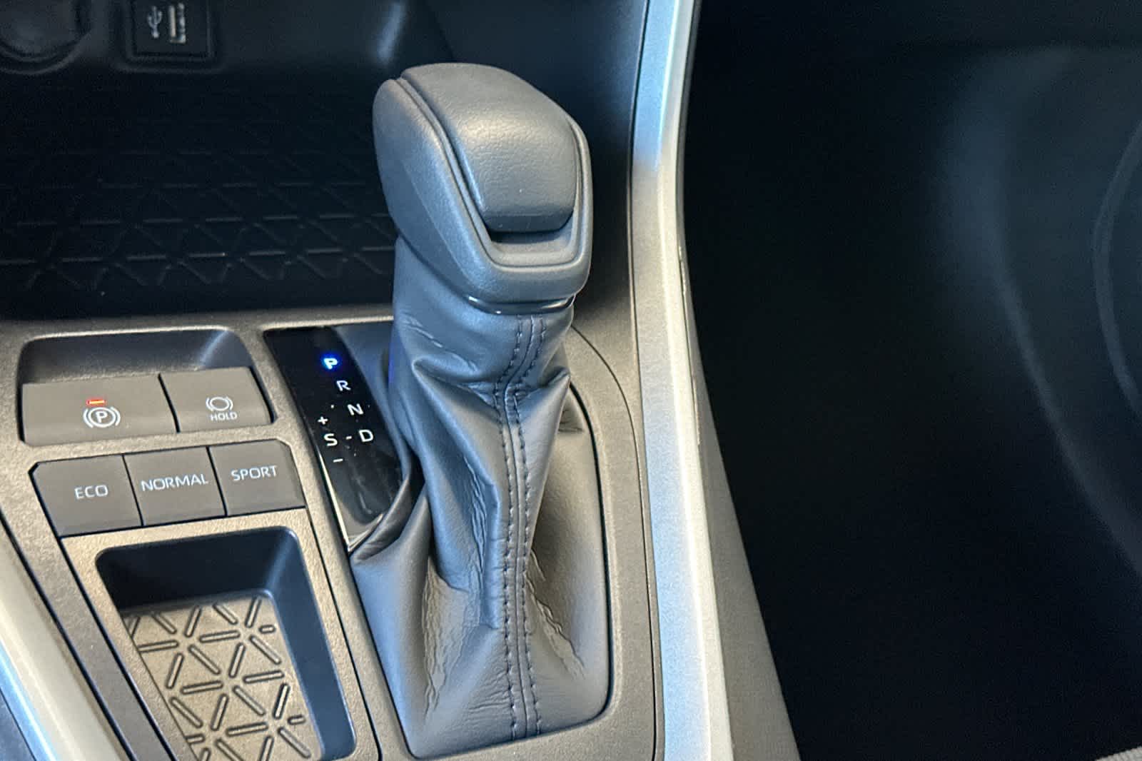 Thumbnail: 2025 Toyota RAV4 - 23