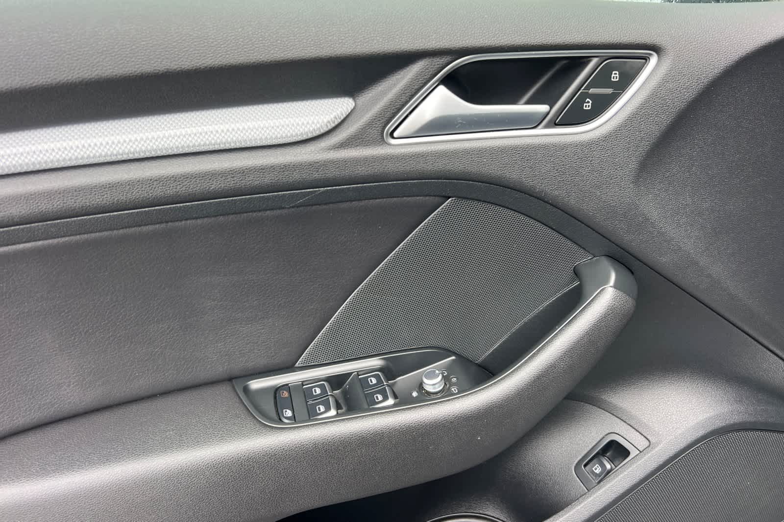 Thumbnail: 2016 Audi A3 e-tron - 12