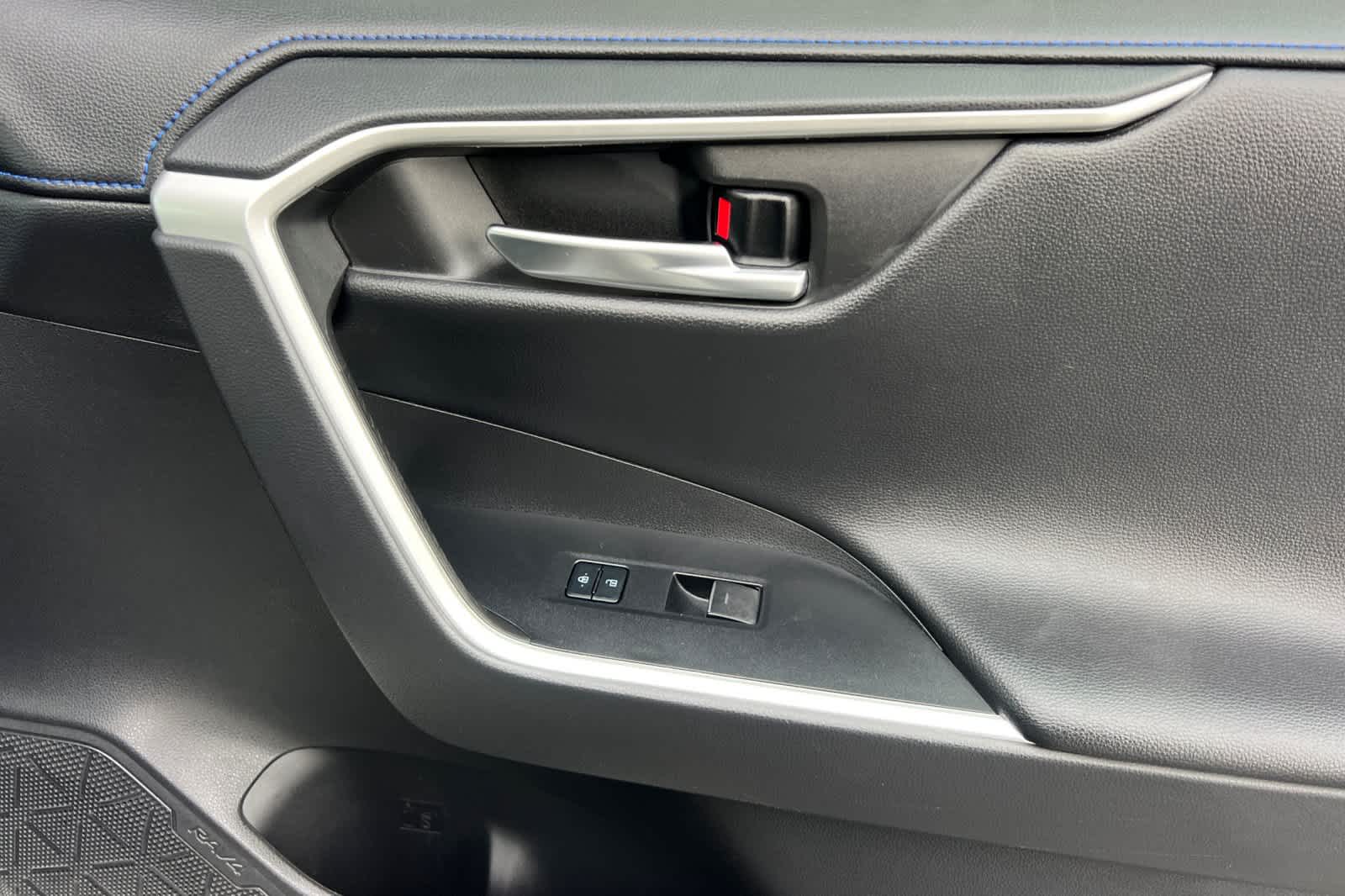 Thumbnail: 2022 Toyota RAV4 - 19