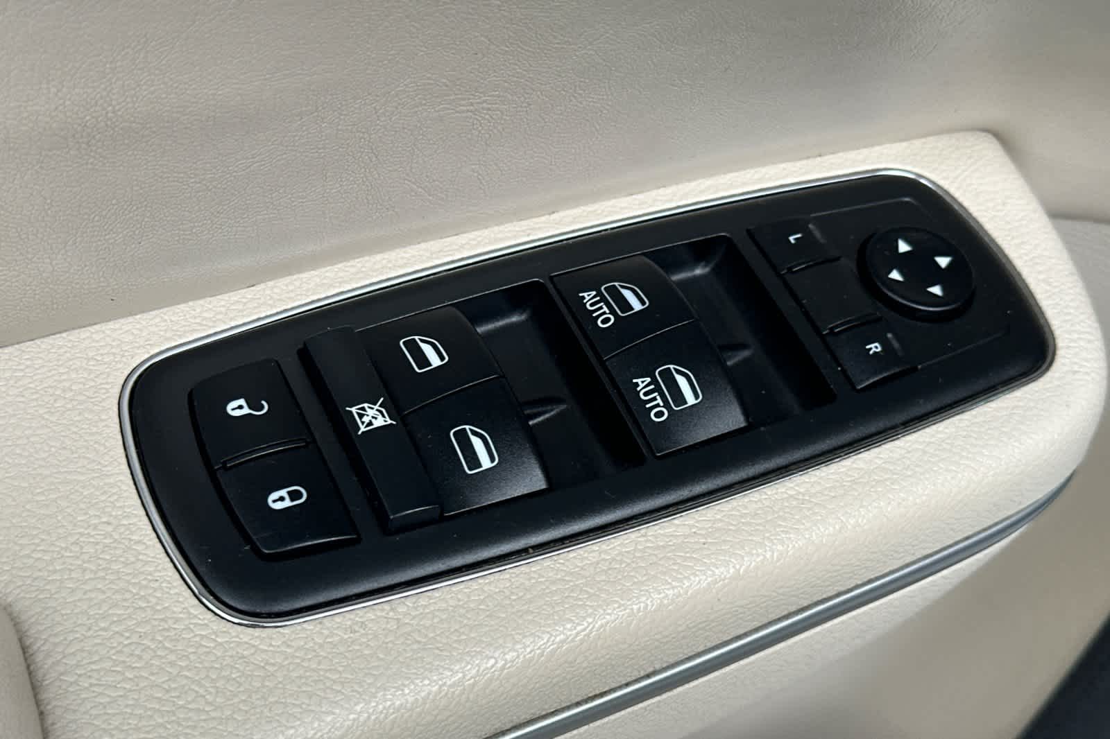 Thumbnail: 2018 Chrysler 300 - 13