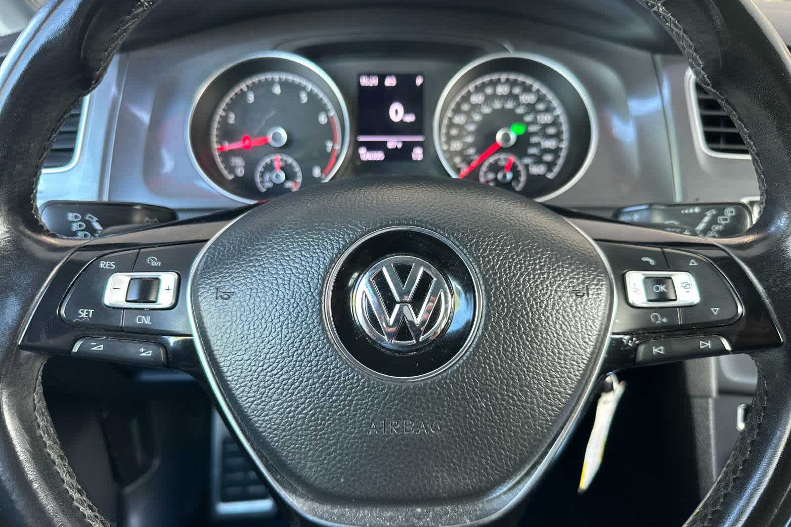 Thumbnail: 2017 Volkswagen Golf - 24
