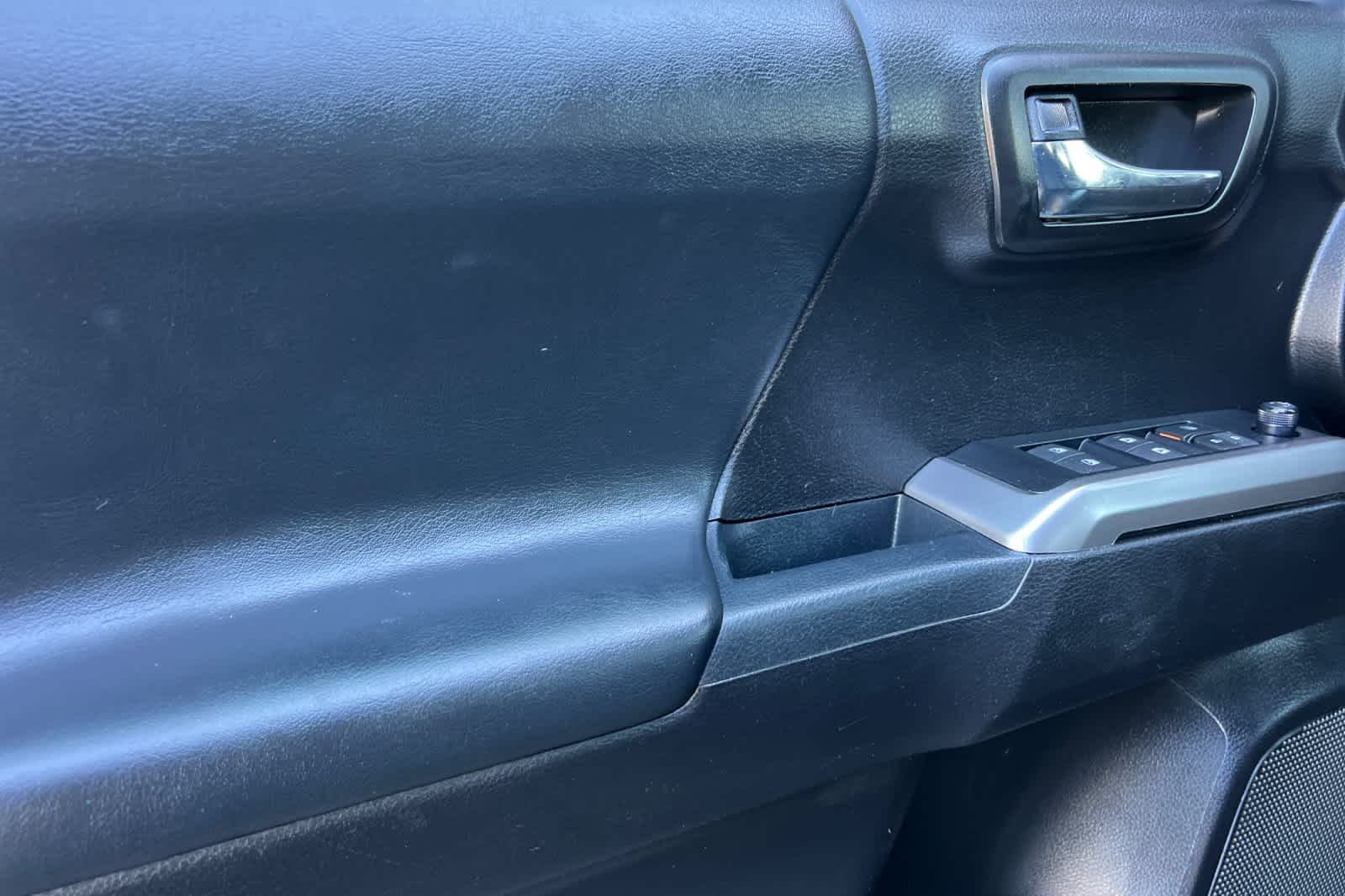 Thumbnail: 2021 Toyota Tacoma - 12