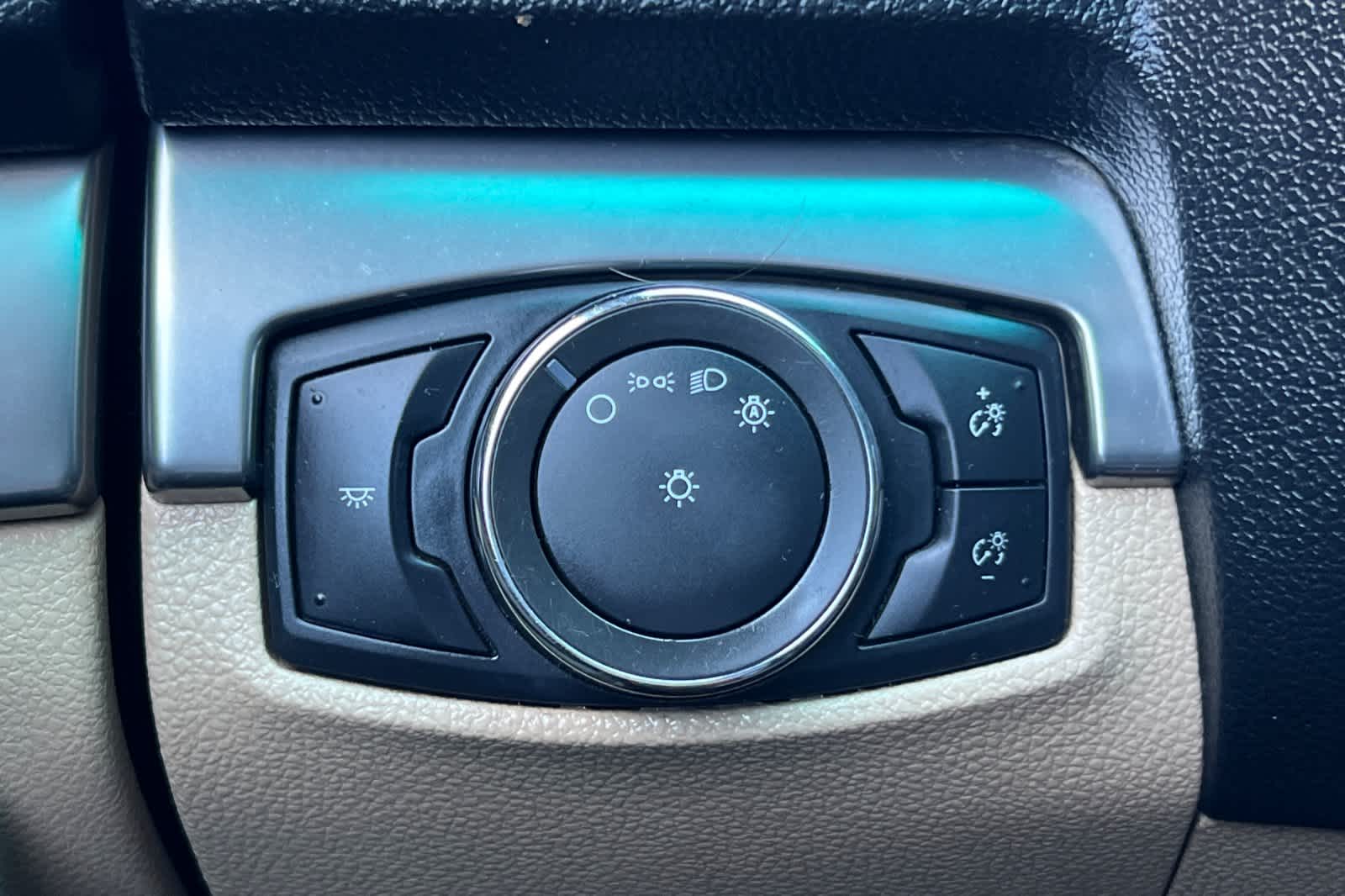 Thumbnail: 2017 Ford Explorer - 30