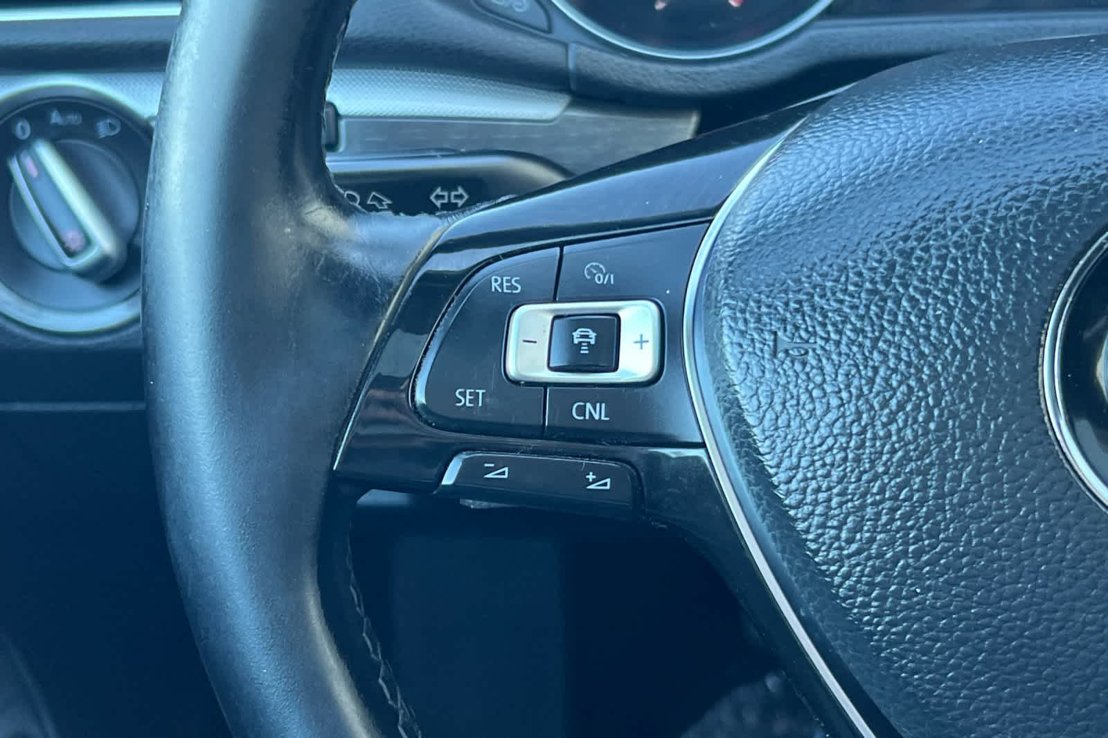 Thumbnail: 2018 Volkswagen Passat - 25