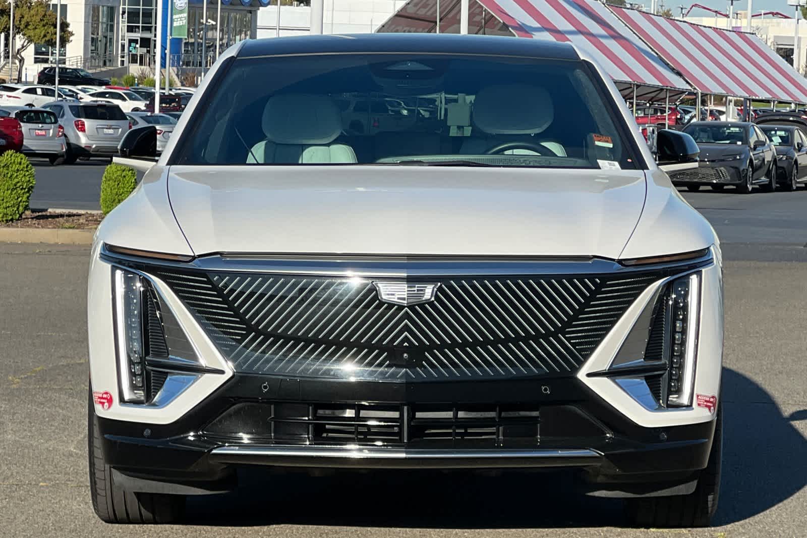 Thumbnail: 2024 Cadillac Lyriq - 10