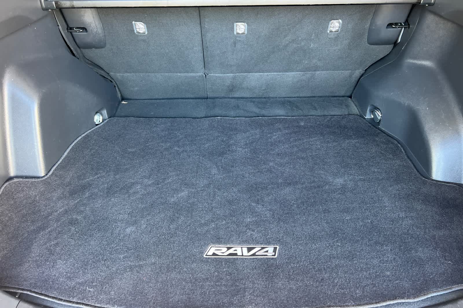 Thumbnail: 2022 Toyota RAV4 - 16