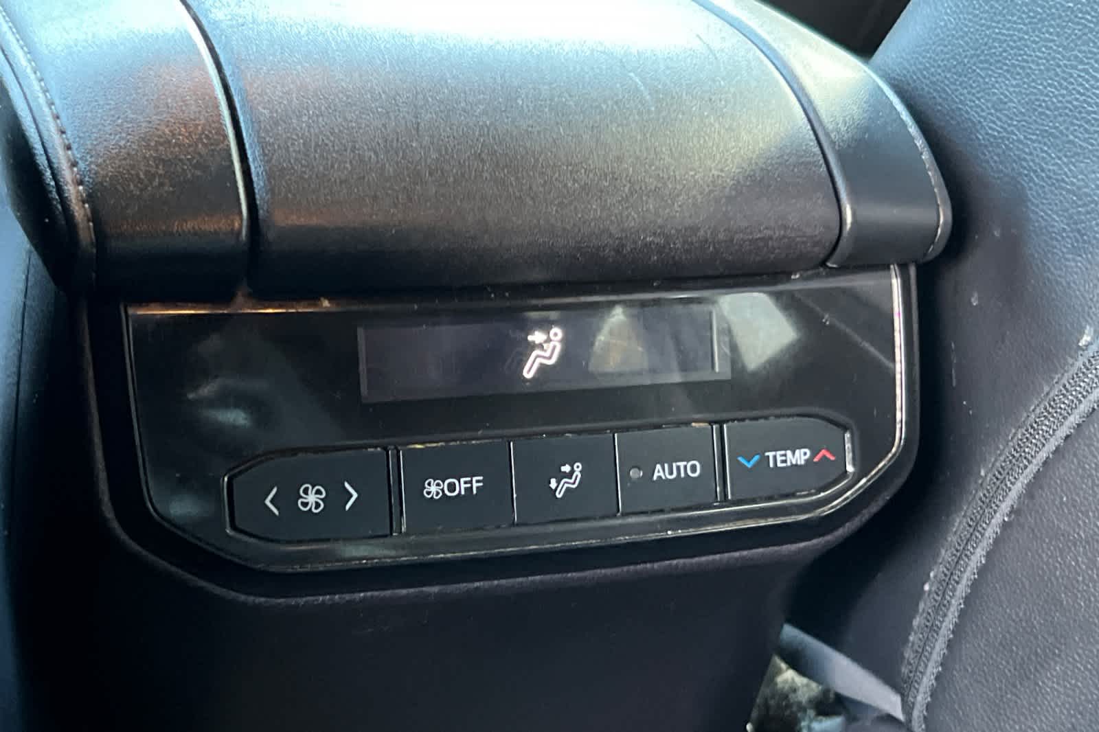 Thumbnail: 2022 Toyota Highlander - 14