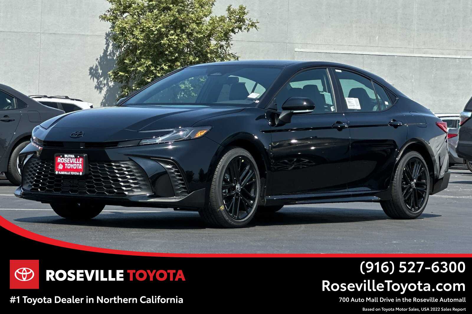 2025 Toyota Camry SE Hero Image