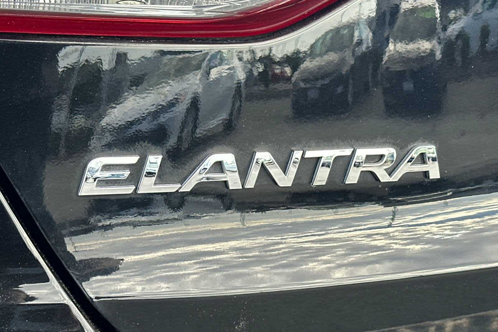 Thumbnail: 2018 Hyundai Elantra - 31