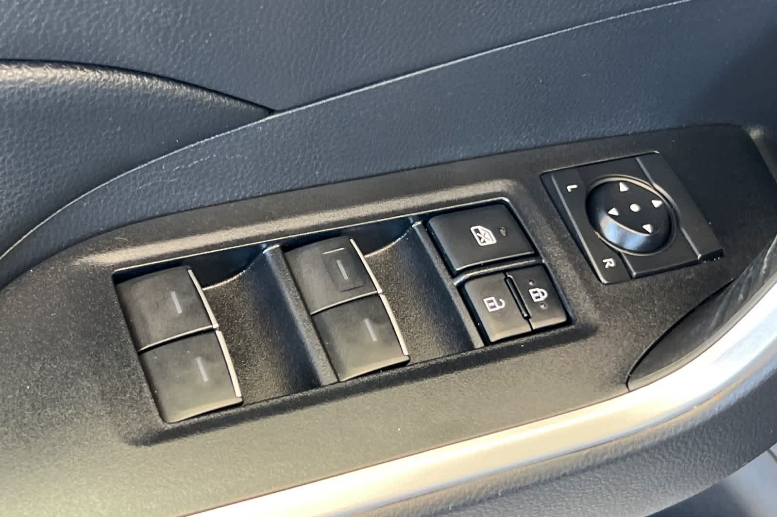 Thumbnail: 2022 Toyota RAV4 - 13