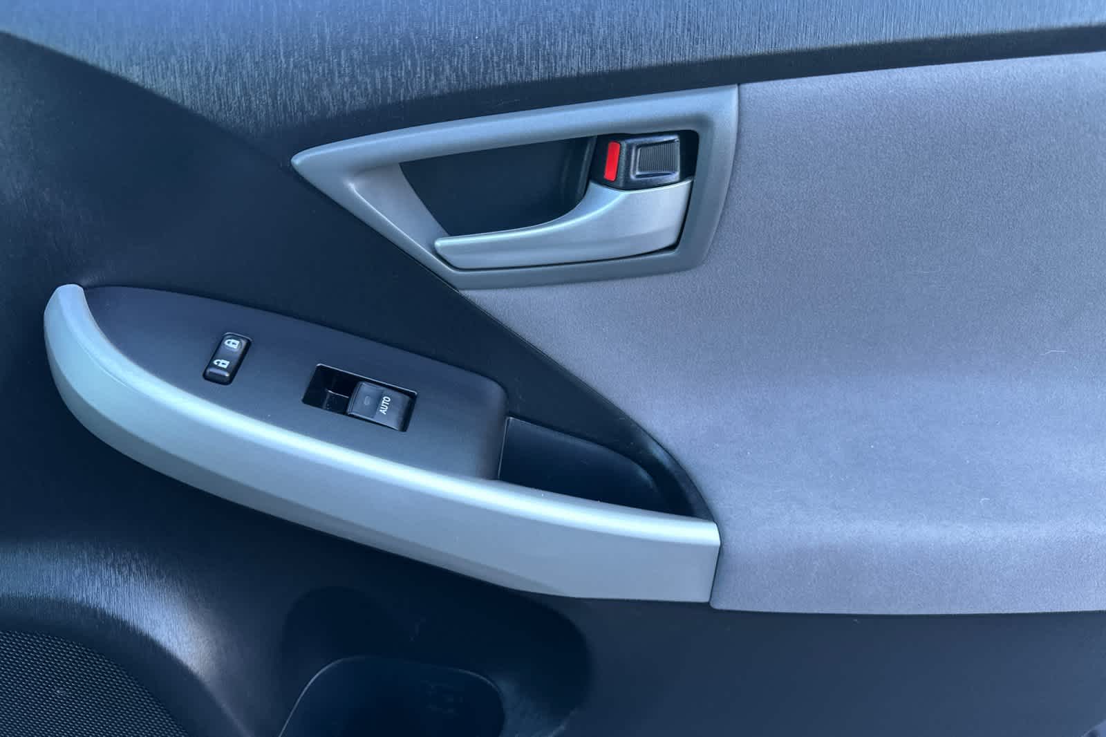 Thumbnail: 2014 Toyota Prius - 18