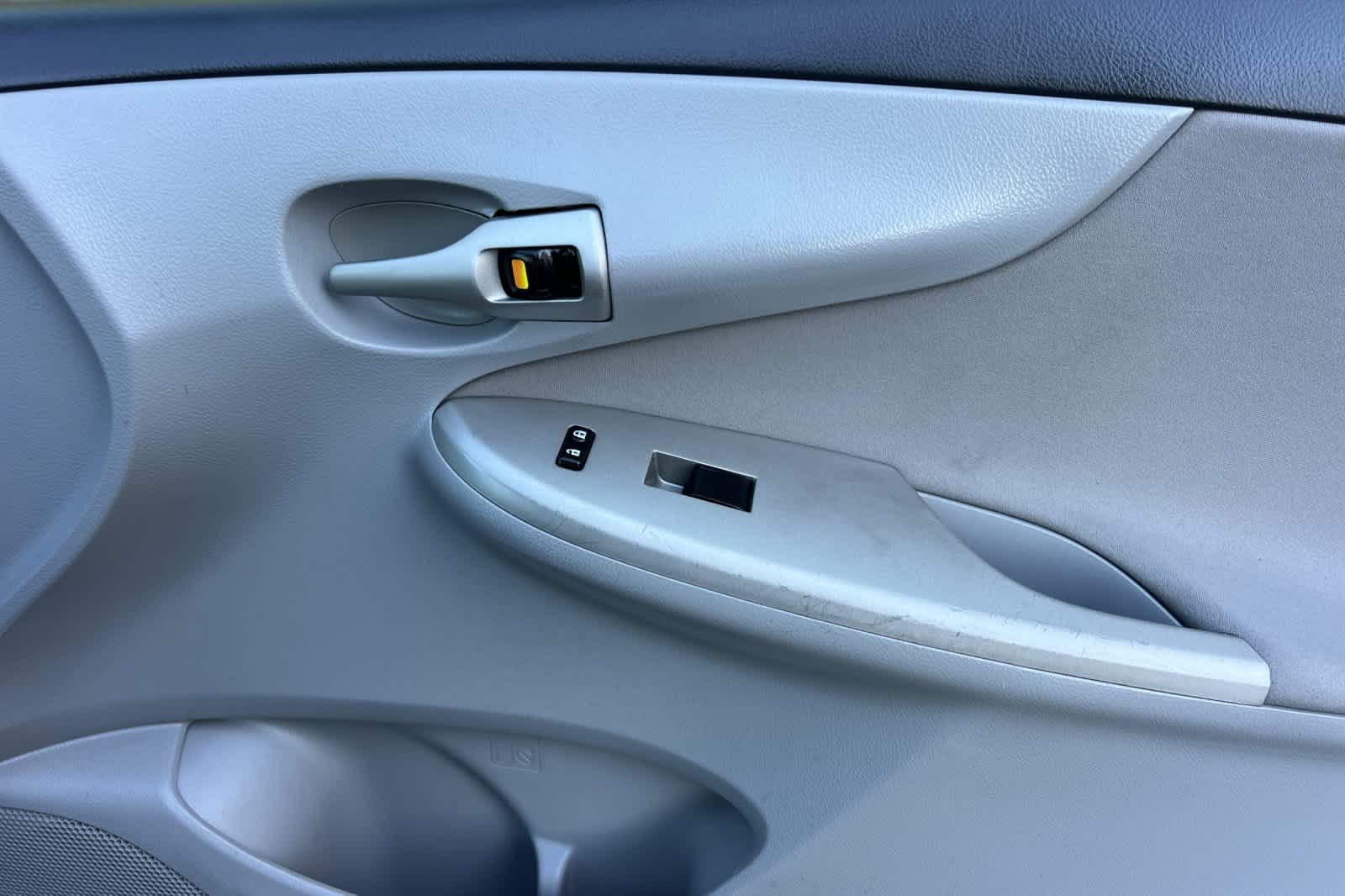 Thumbnail: 2013 Toyota Corolla - 17