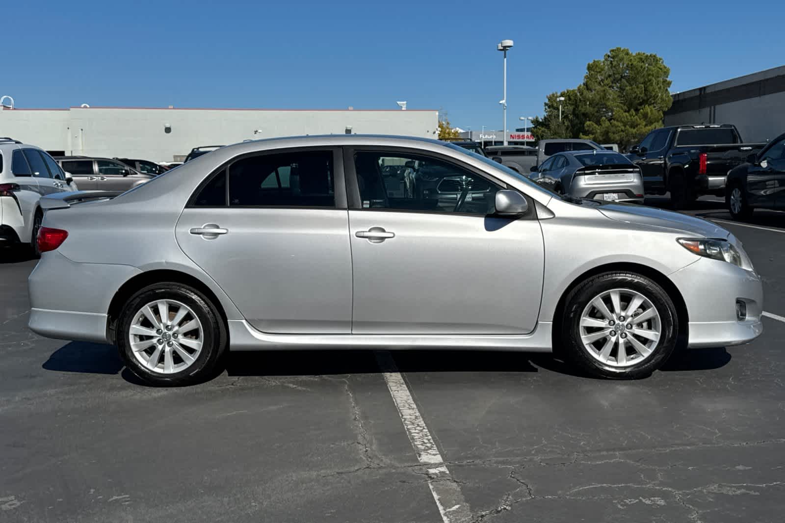 Thumbnail: 2010 Toyota Corolla - 6