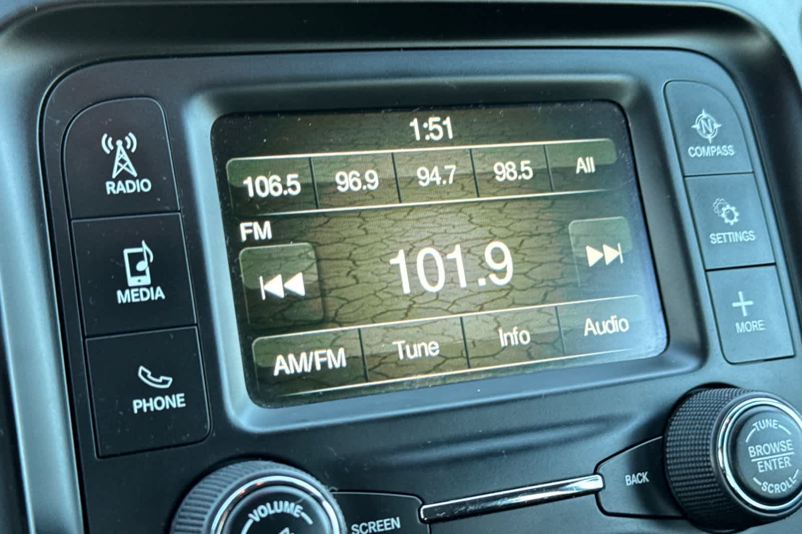 Thumbnail: 2015 Jeep Cherokee - 19