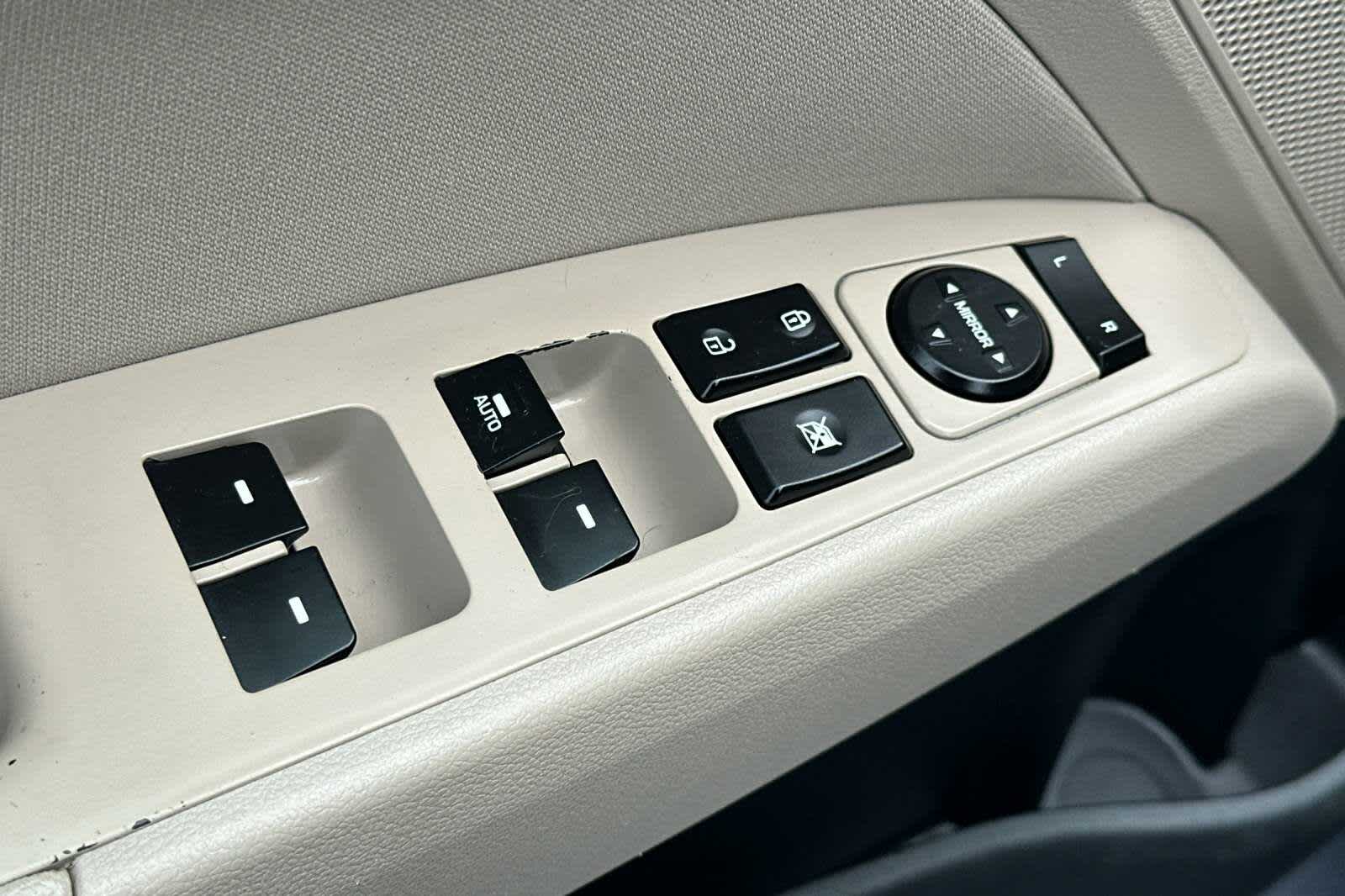 Thumbnail: 2018 Hyundai Elantra - 13