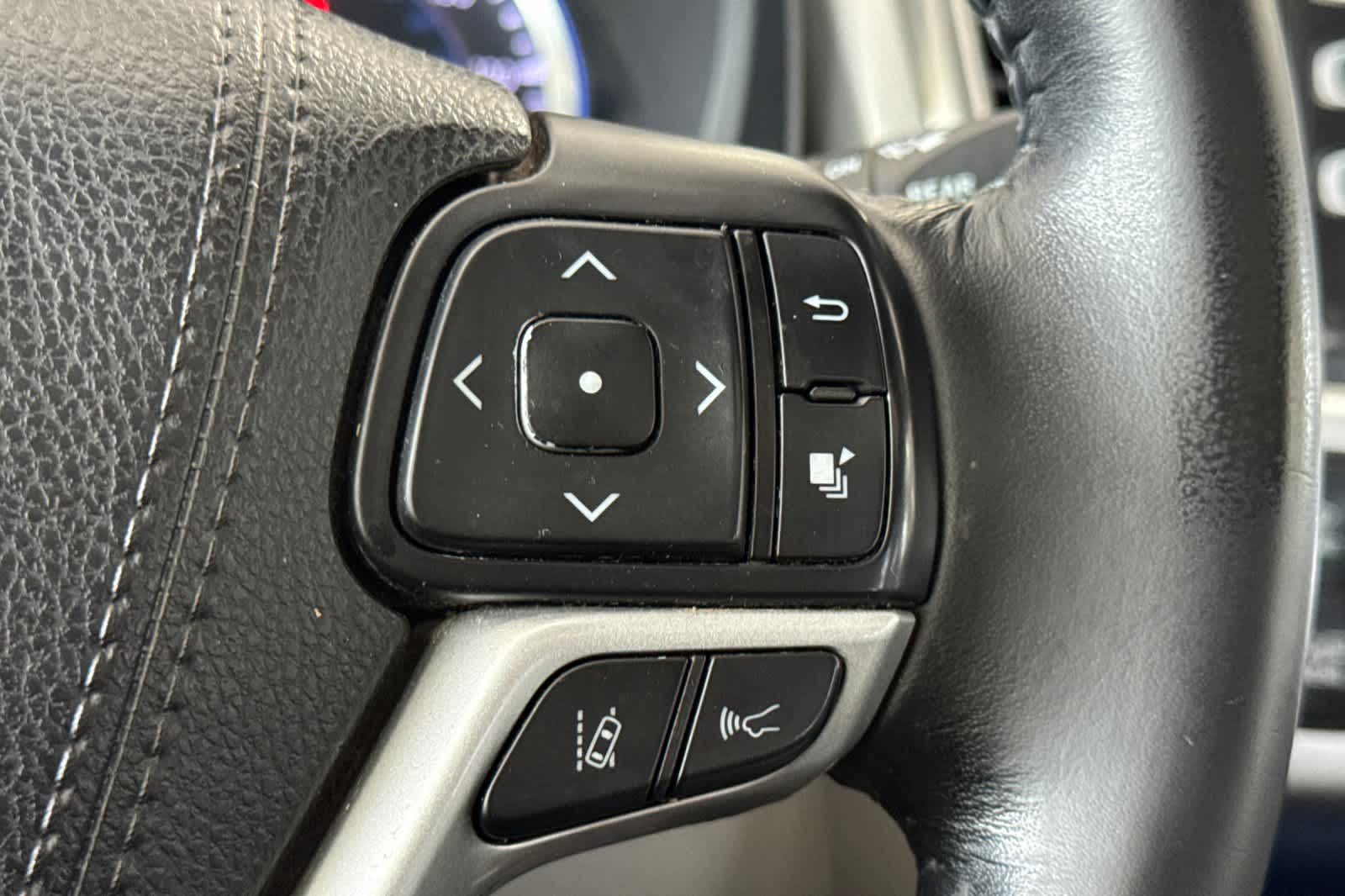 Thumbnail: 2018 Toyota Highlander - 28