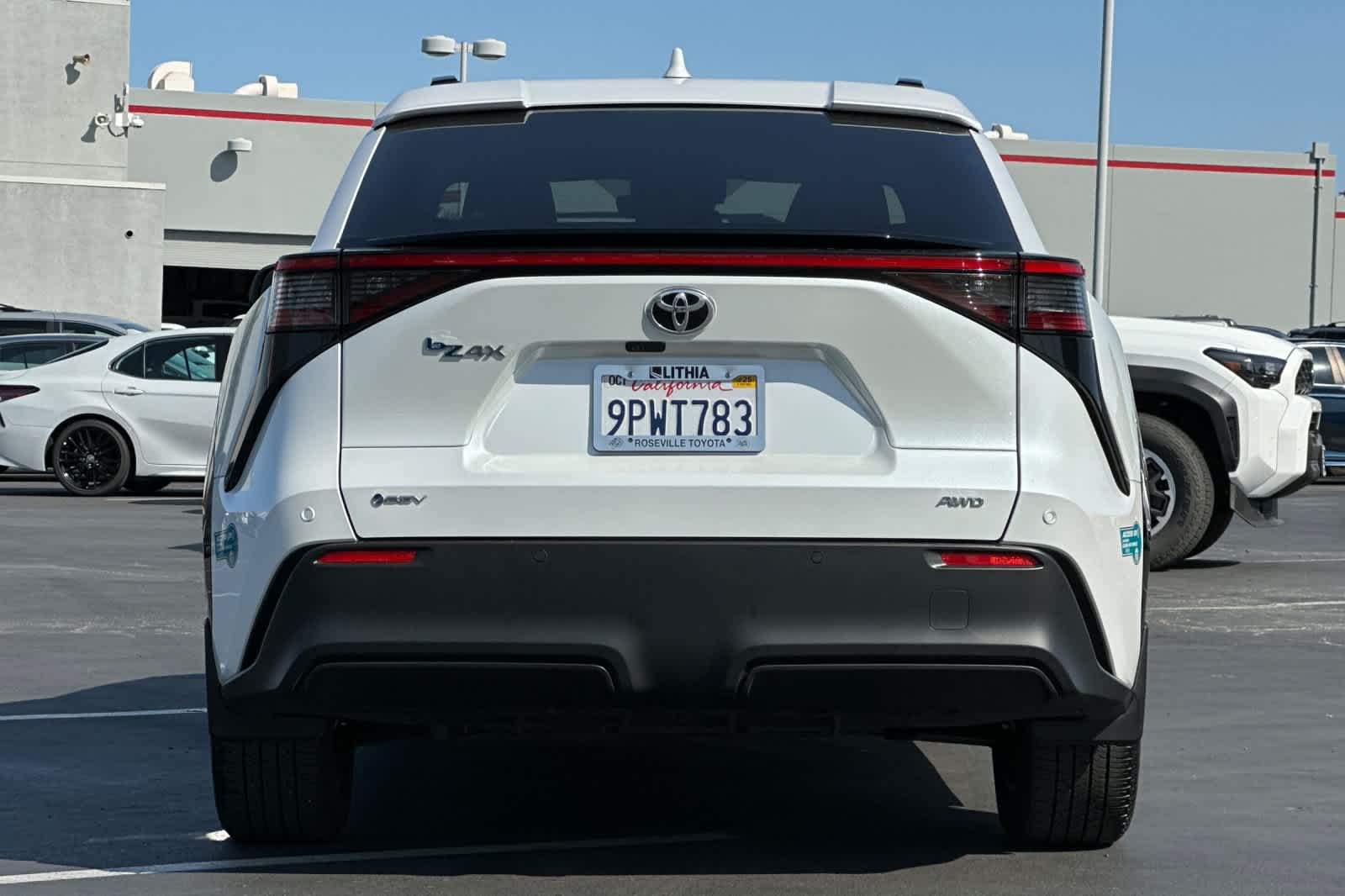 Thumbnail: 2024 Toyota bZ4X - 8